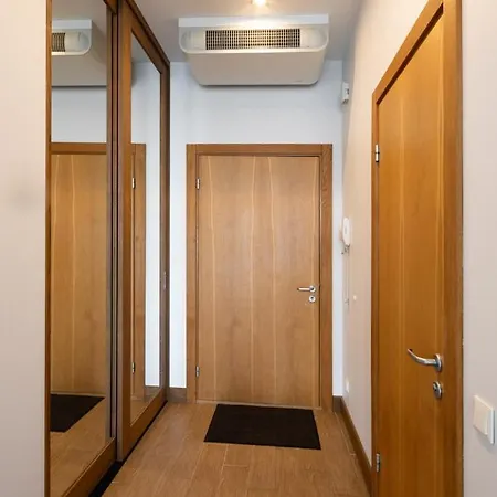 Apartment House Riverside *