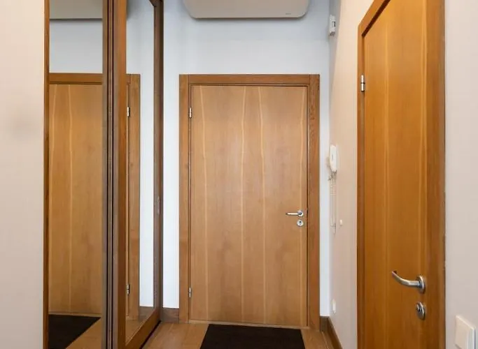 Apartment House Riverside *